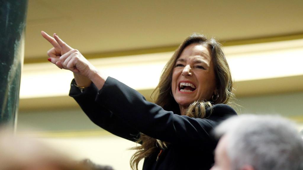 La diputada del PP, Teresa Jiménez Becerril, abronca a Sánchez desde su escaño.