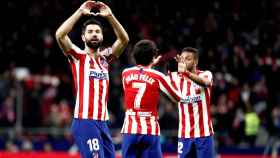 Los jugadores del Atlético celebran uno de los goles del partido