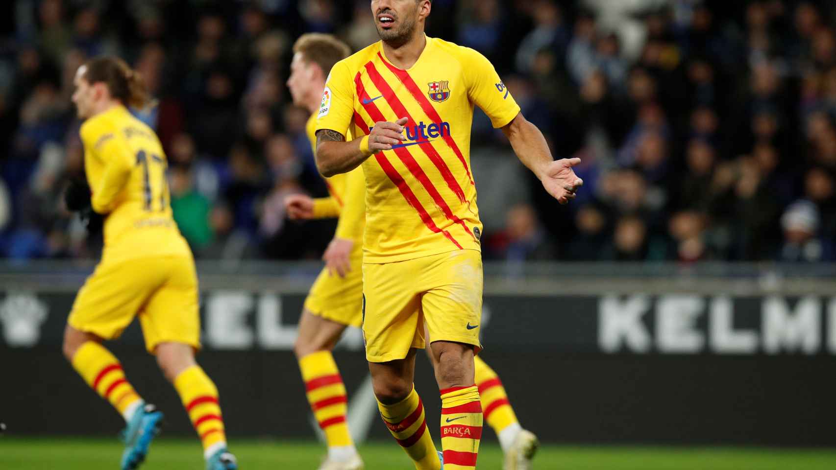 Luis Suárez, en el derbi catalán de La Liga entre el Espanyol y el Barcelona