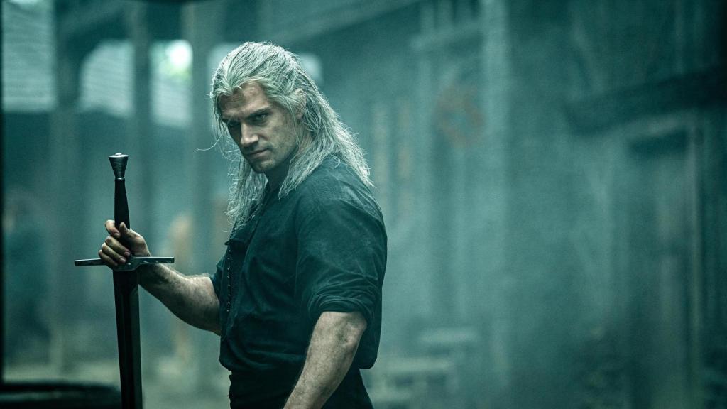 Henry Cavill con el ceño fruncido en The Witcher.