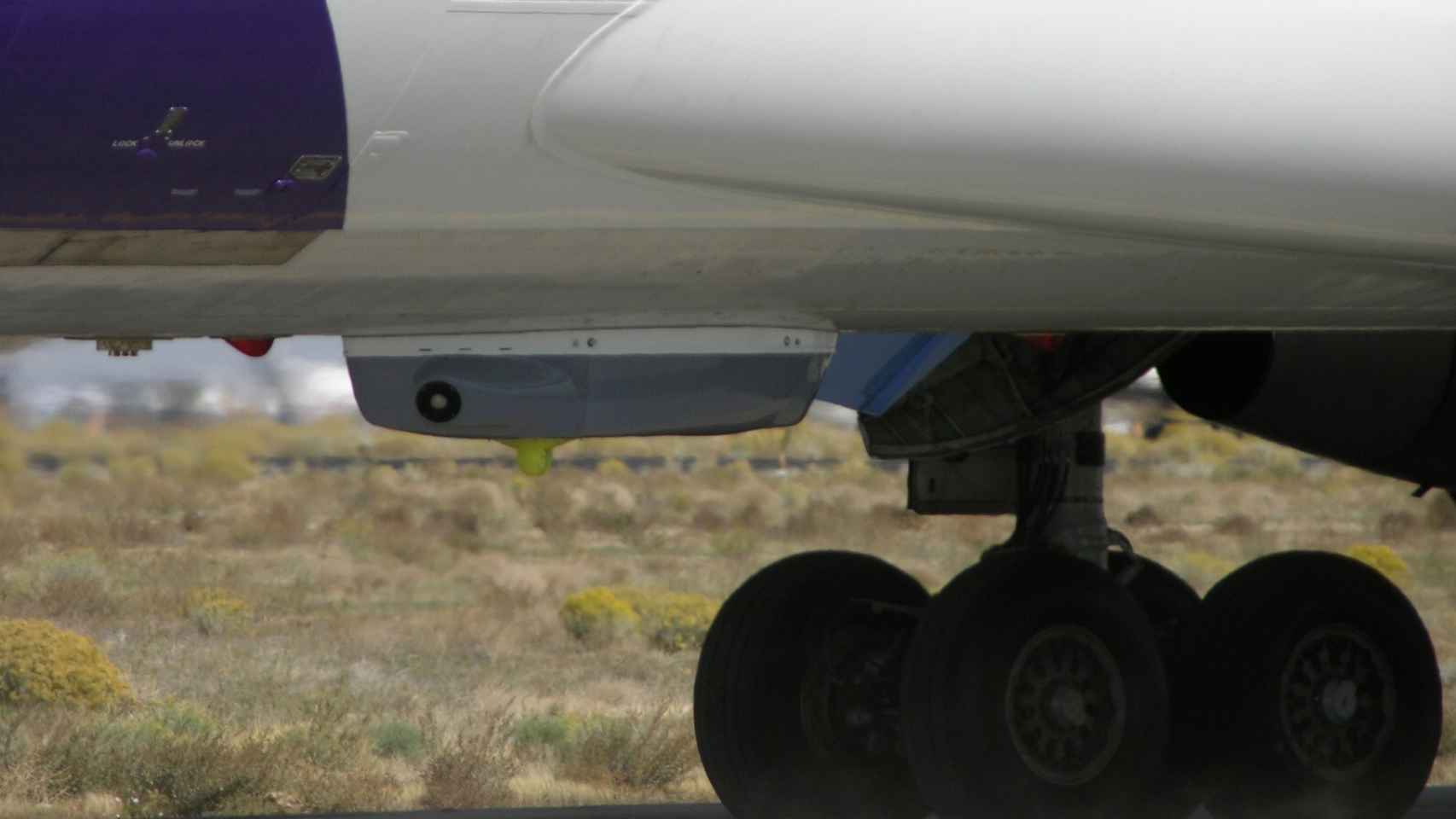 Northrop Grumman Guardian instalado en la panza de un avión