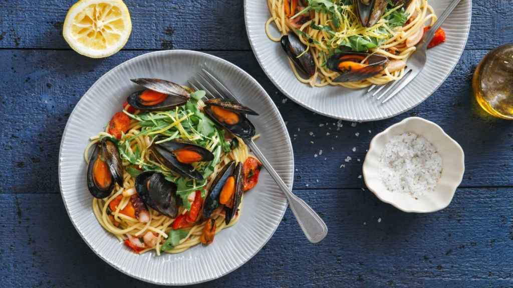 Espaguetis con mejillones y calamares, receta sin grasas para cuidarse