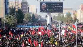 Miles de manifestantes se han congregado en Kerman para despedir a Soleimani