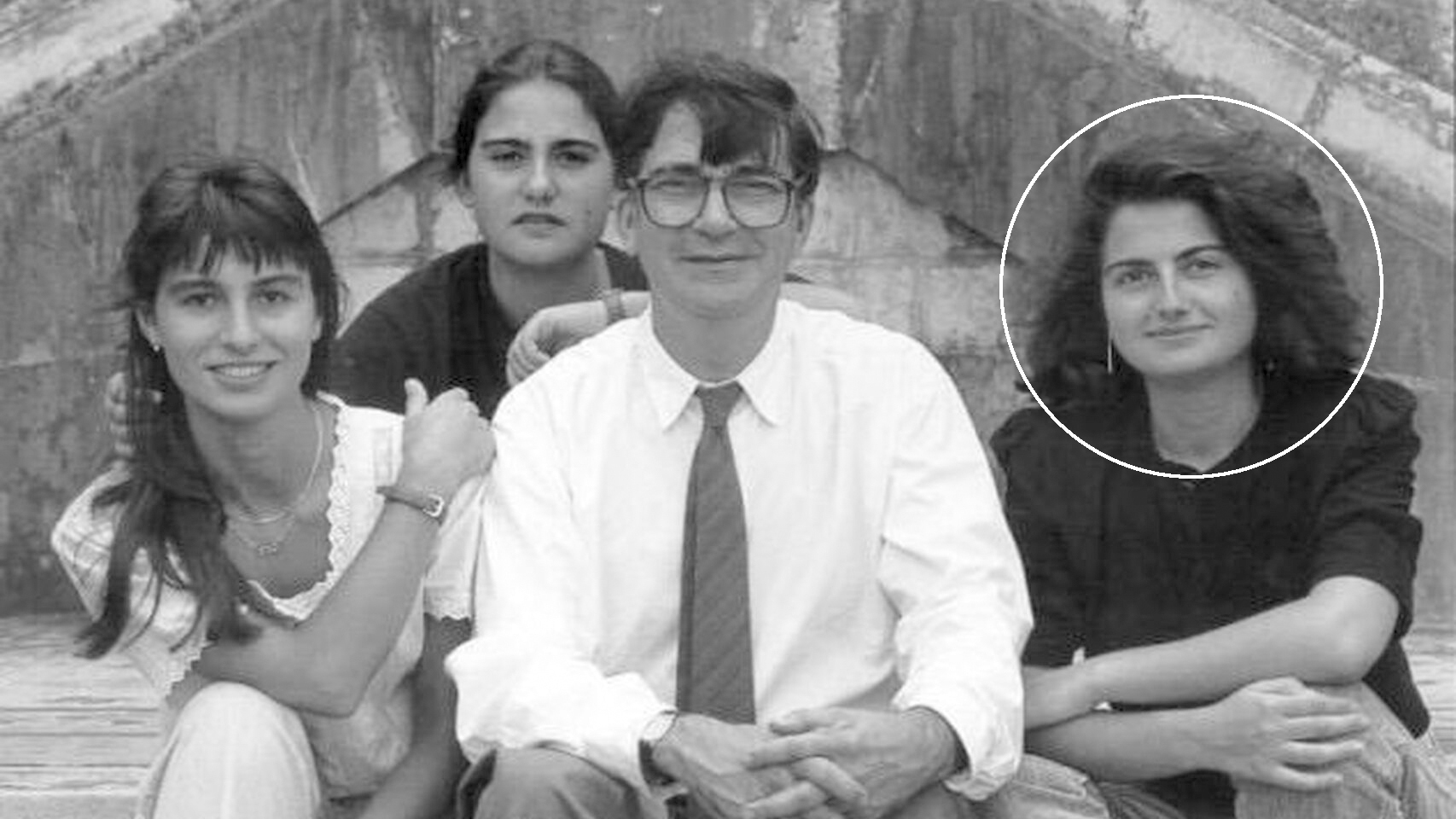 Ernest Lluch, asesinado por ETA en el año 2000 y, a su izquierda, su hija Rosa.