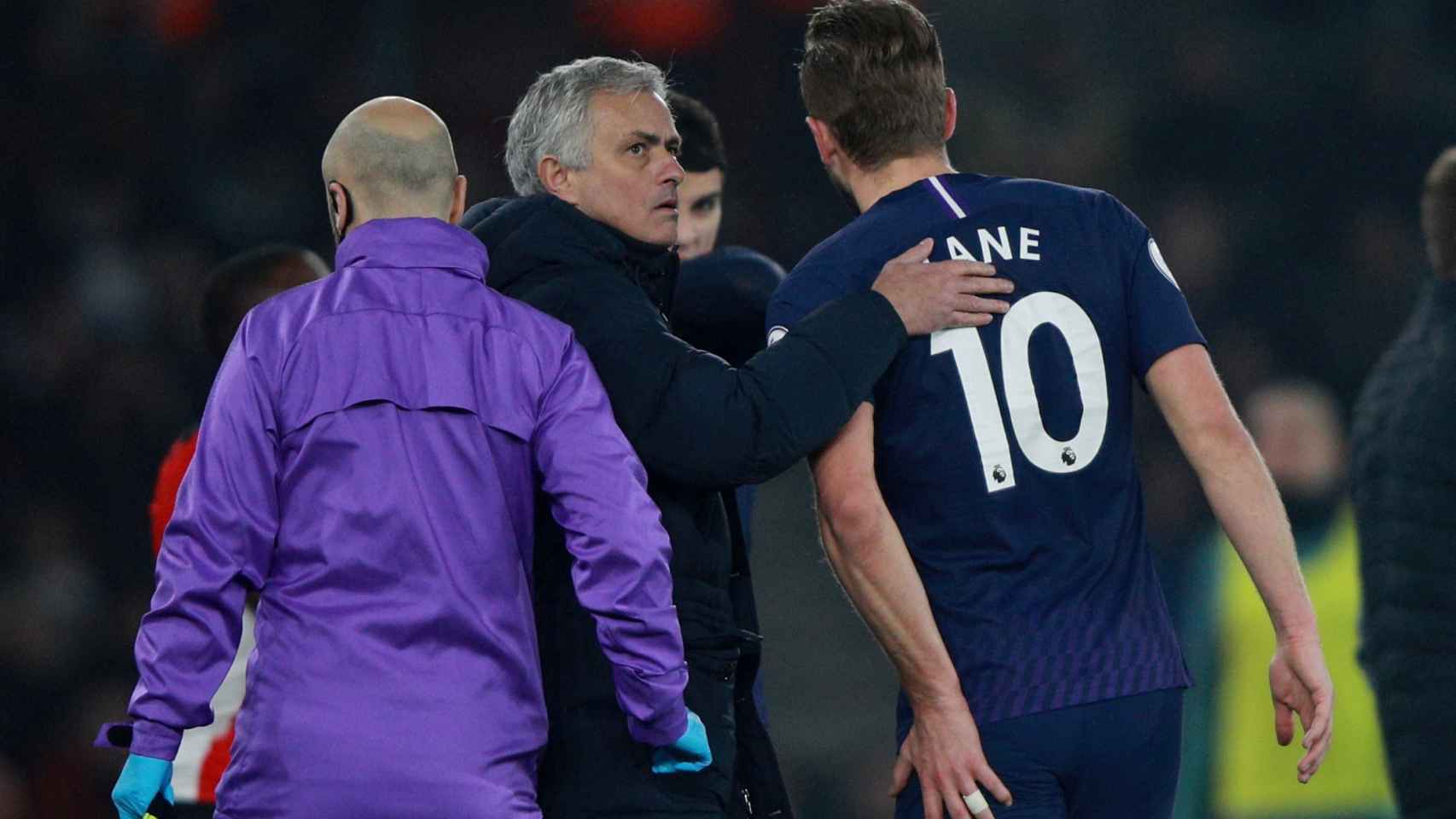 Mourinho habla con Kane tras su lesión