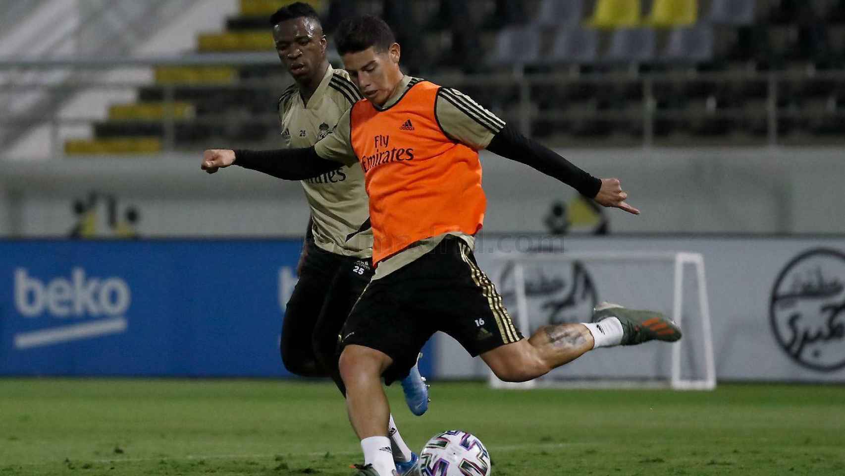James Rodríguez y Vinicius Júnior, en un entrenamiento del Real Madrid