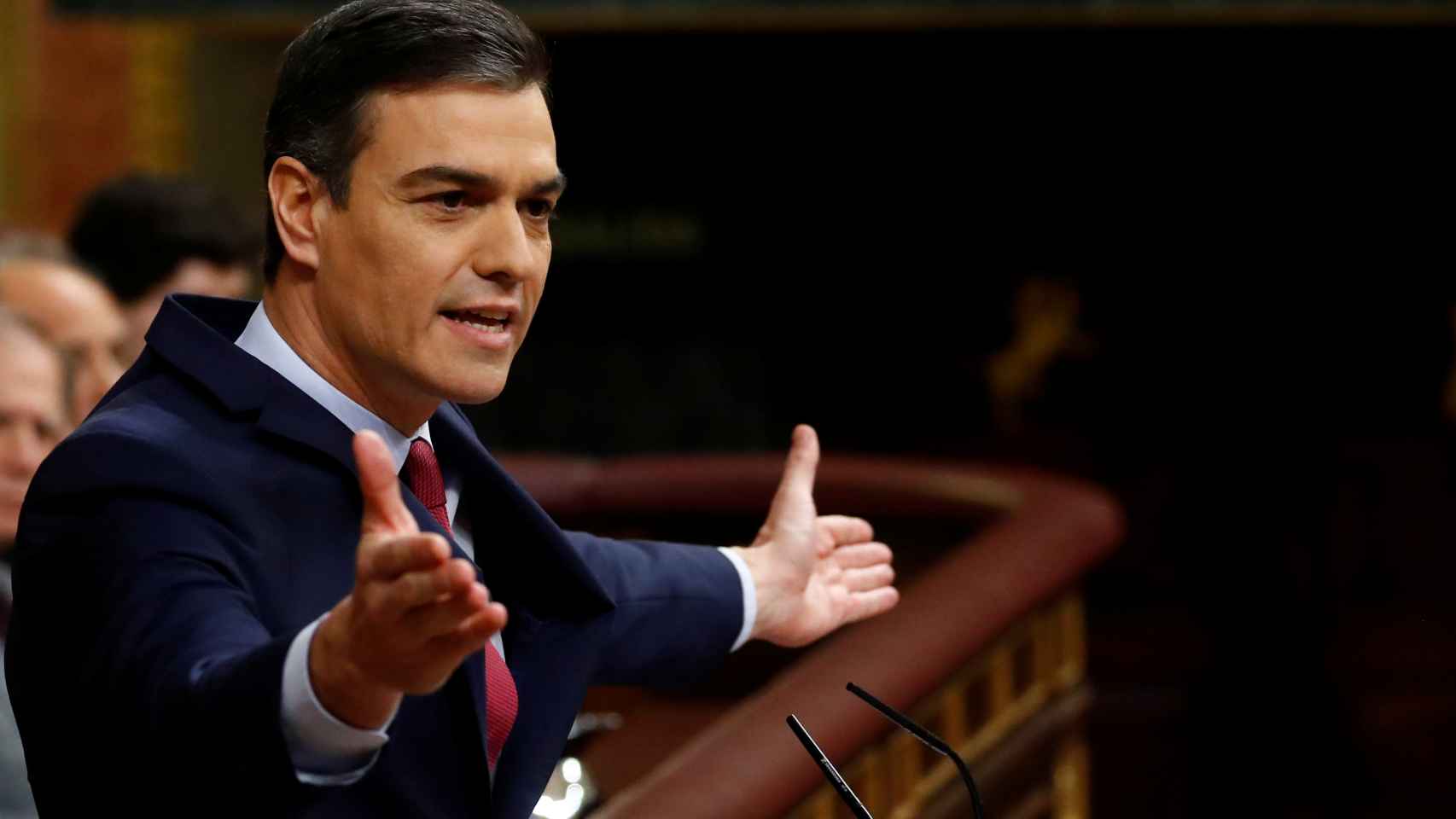 El presidente del Gobierno, Pedro Sánchez, interviene desde la tribuna de oradores del Congreso.