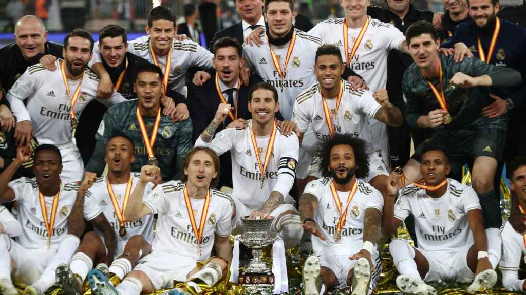 El Real Madrid celebra la Supercopa de España 2020