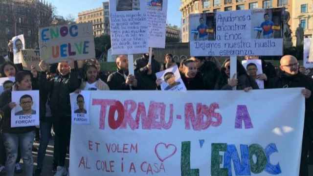 Concentración en la plaza de Catalunya , en Barcelona, para pedir la liberación de Enoc Misael Pérez Chinchilla.