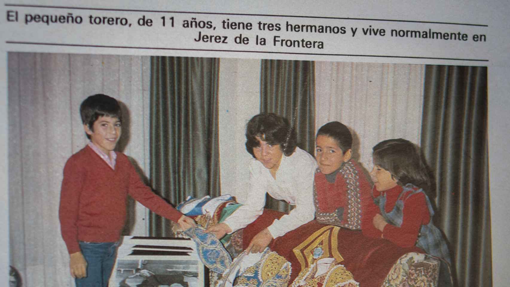 Ejemplar de una revista del corazón en la que aparecen los cuatro hijos del matador Juan Galán.