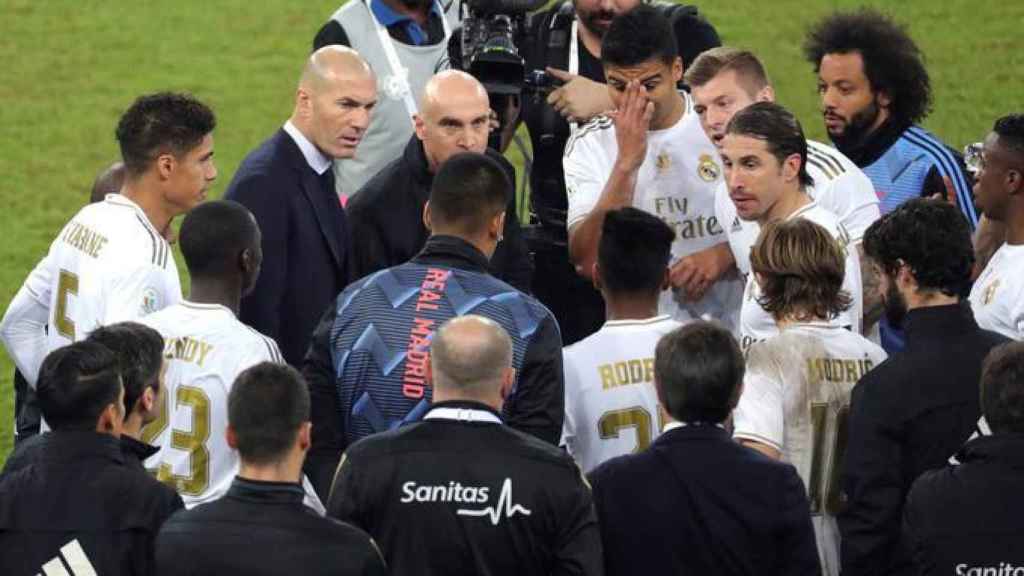 Zidane, durante la charla en la Supercopa de España