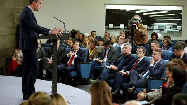 Pedro Sánchez, en su primera rueda de prensa como presidente del nuevo Gobierno, este martes en Moncloa.