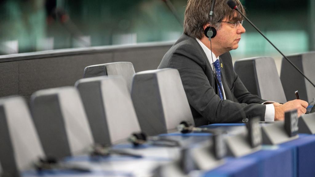 Carles Puigdemont, sentado en su escaño del Parlamento Europeo en Estrasburgo.