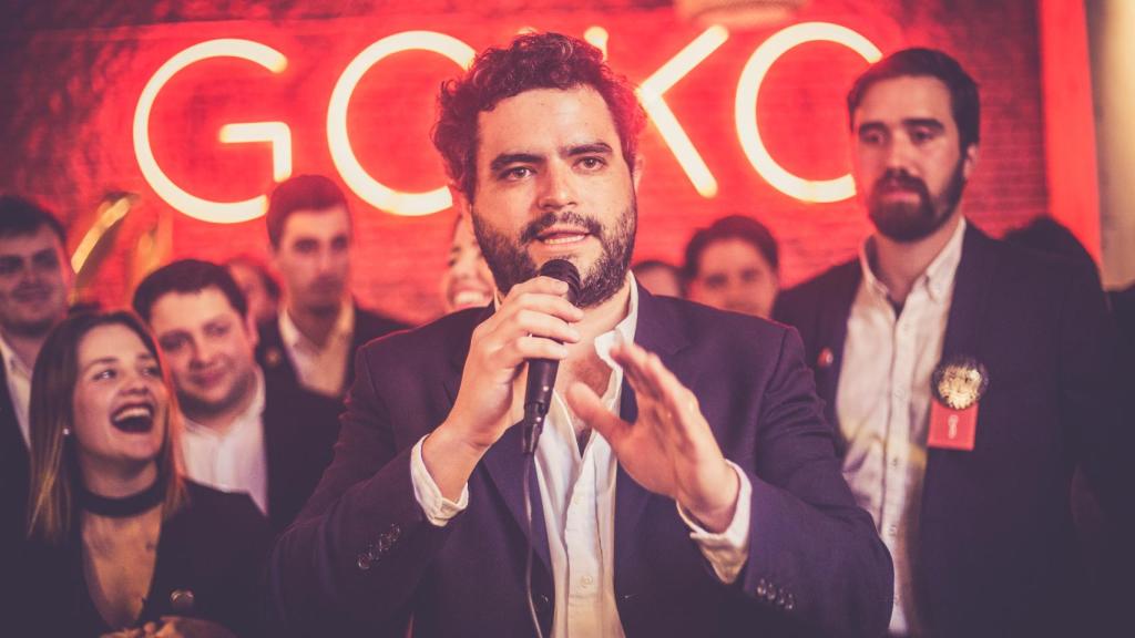 El presidente y fundador de Goiko, Andoni Goicoechea, en un acto con empleados.