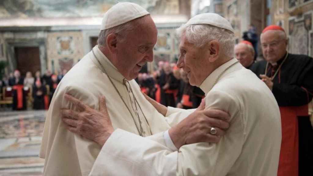 El Papa Francisco y el Papa emérito, Ratzinger.