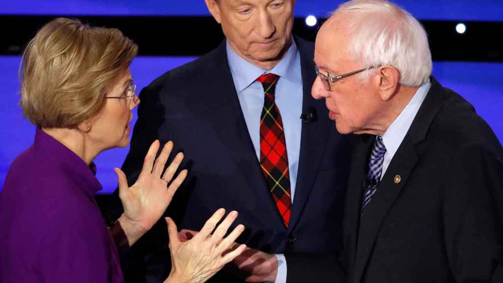 Elizabeth Warren y Bernie Sanders durante el debate.
