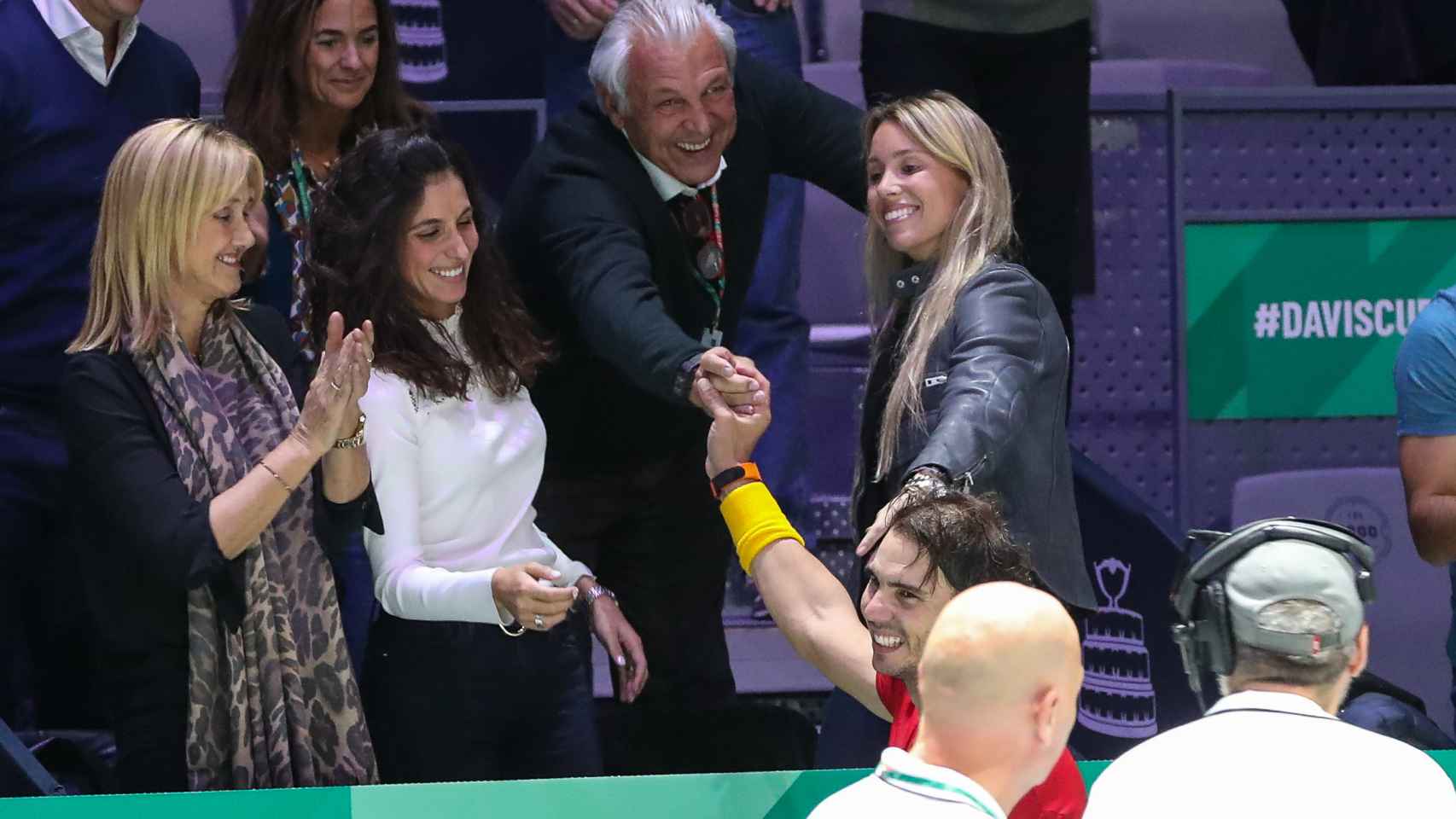 Rafa Nadal sigue en la pista de tenis, y Xisca en la primera fila de los torneos para apoyarle.
