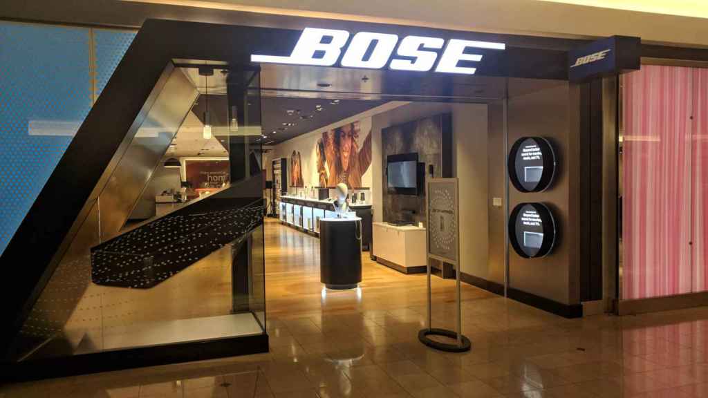 Cantidad de asustado Esperanzado Bose cierra sus tiendas en Occidente, las ventas online siguen comiéndose  el mercado