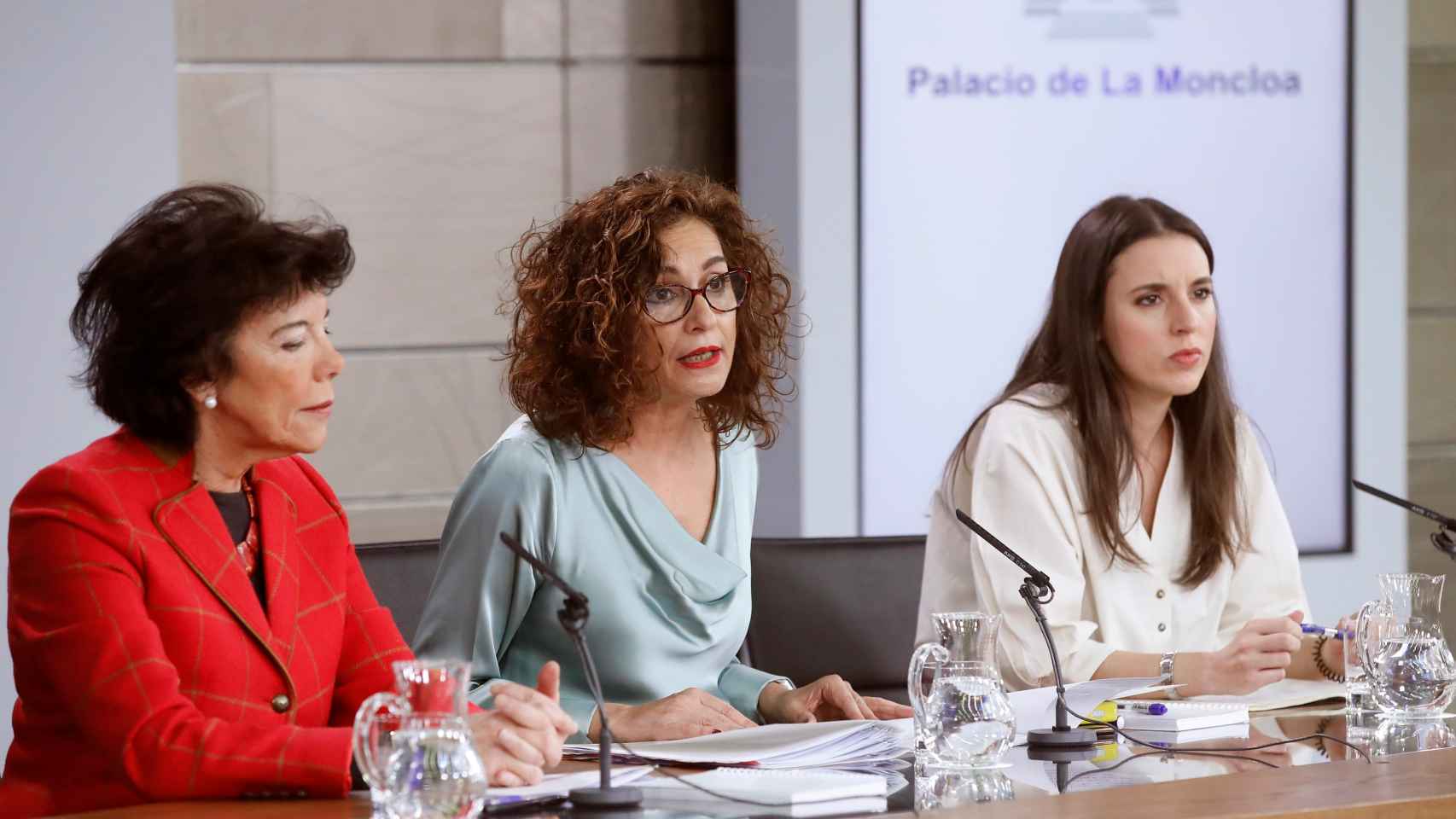 Celáa, María Jesús Montero e Irene Montero en la rueda de prensa del Consejo de Ministros