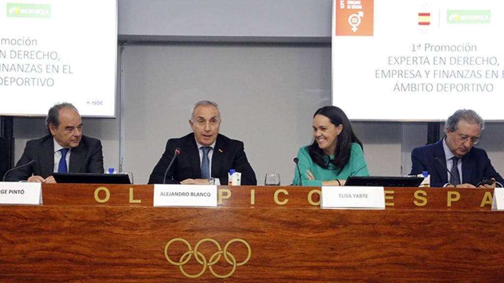 Alejandro Blanco presentando el curso para mujeres