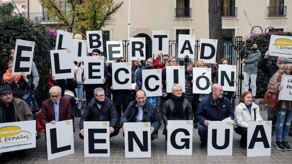 Concentración por la libertad de elección de lengua en la Educación, en Valencia.