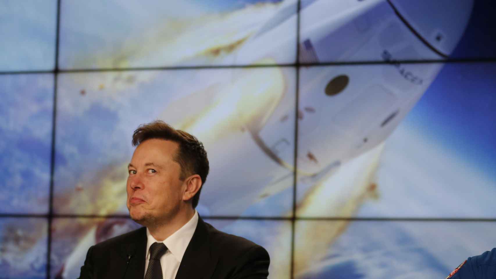 Elon Musk reacciona ante la prueba de la Crew Dragon