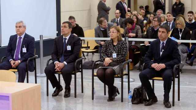 Puig, Soler, Laplana y Trapero, sentados en la primera sesión del juicio por la actuación de los Mossos el 1-O.