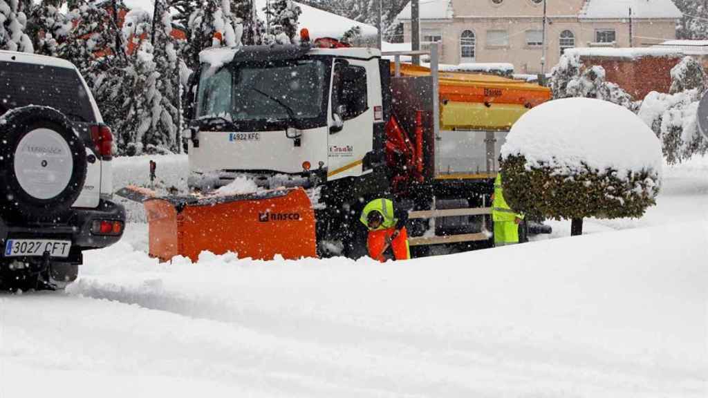 La nieve obliga a cortar más de 22 kilómetros de las carreteras españolas