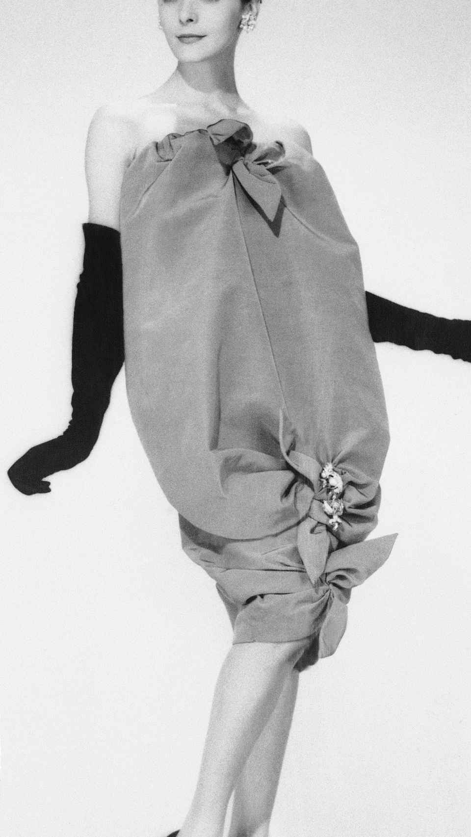 Detalle de un diseño de alta costura de Balenciaga de los años 50.