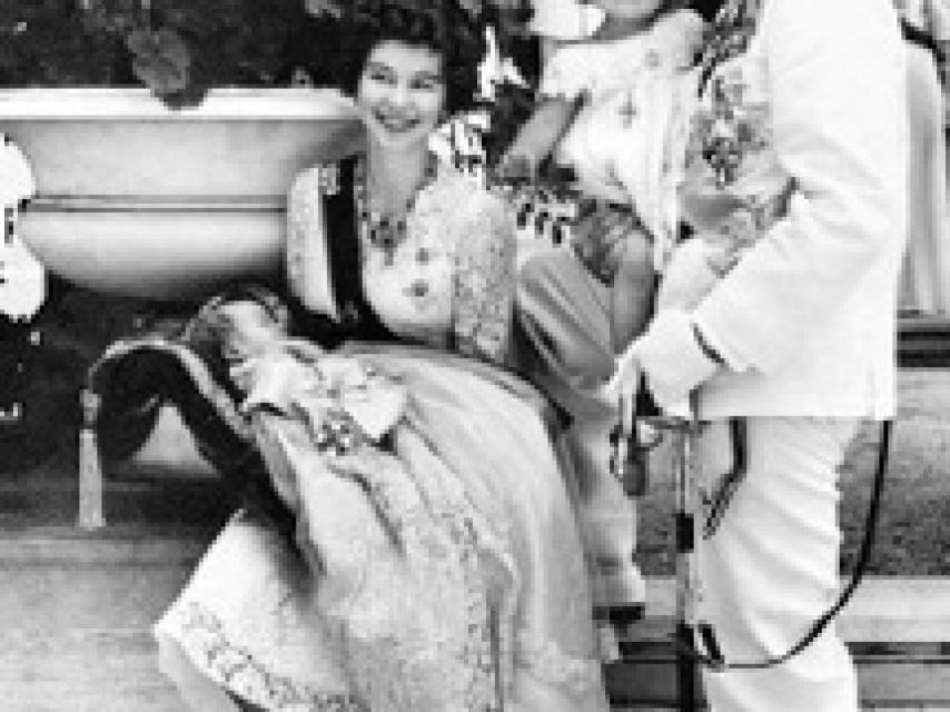 La Reina Sofía y sus padres, en 1940.