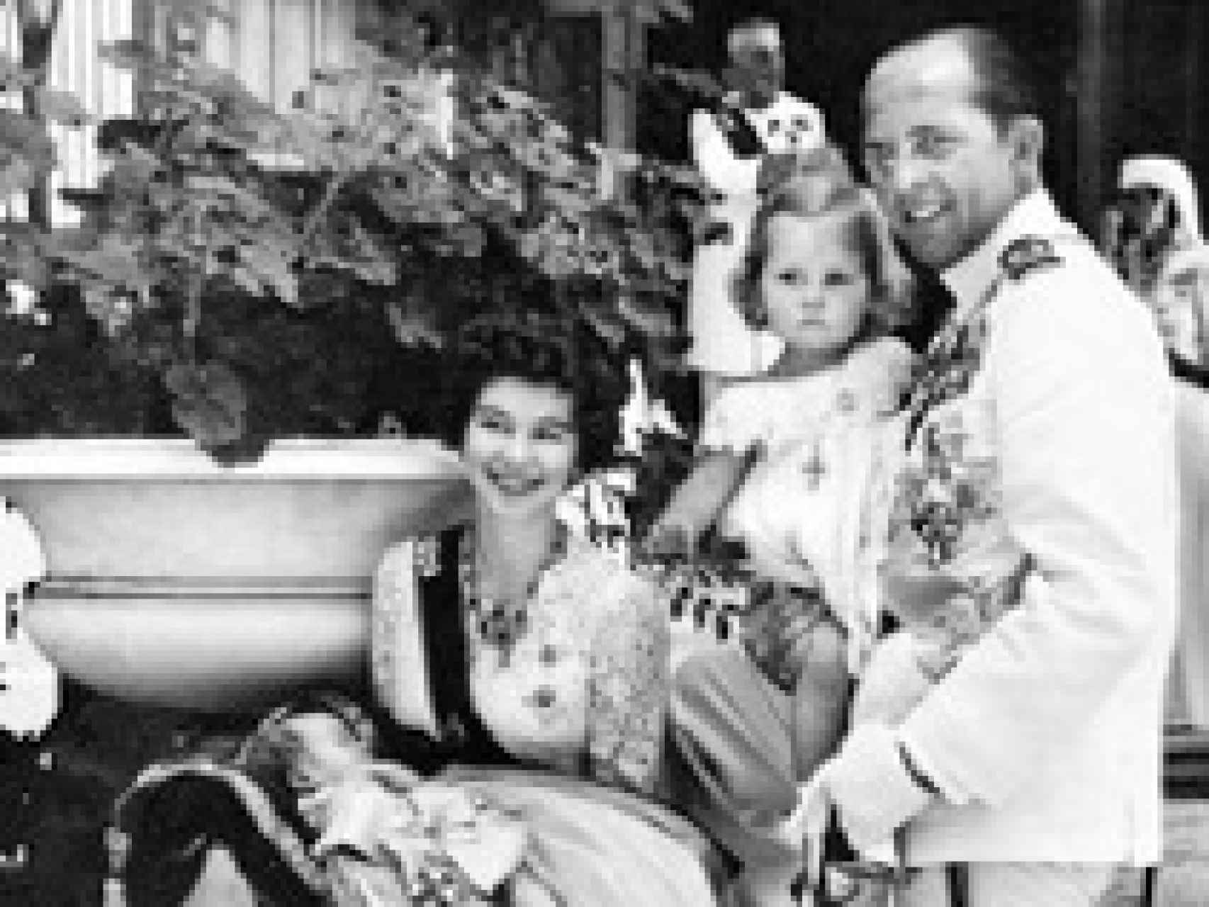 La Reina Sofía y sus padres, en 1940.