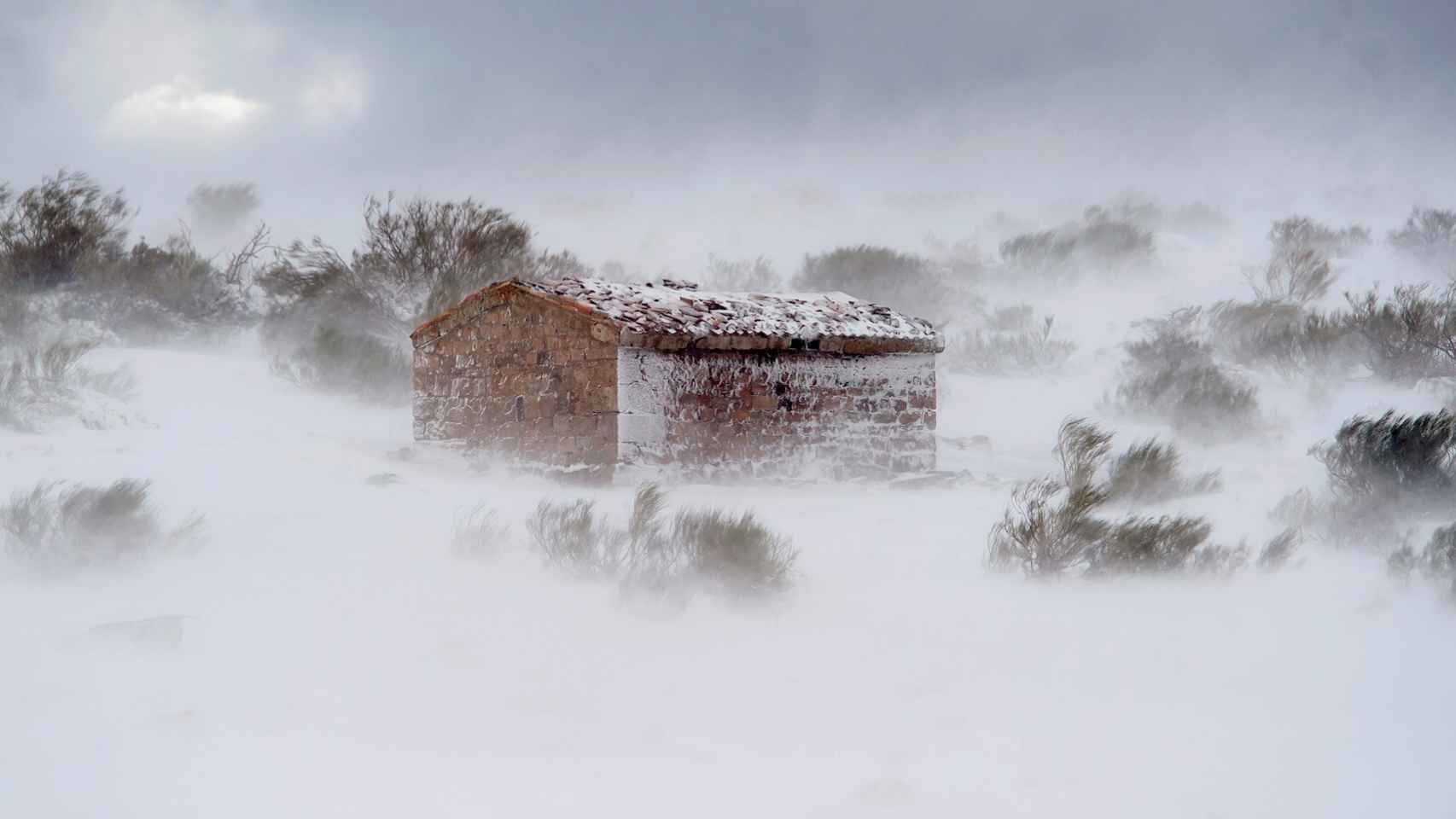 Paisaje nevado cerca de la localidad cántabra de Brañavieja. EFE/Pedro Puente Hoyos
