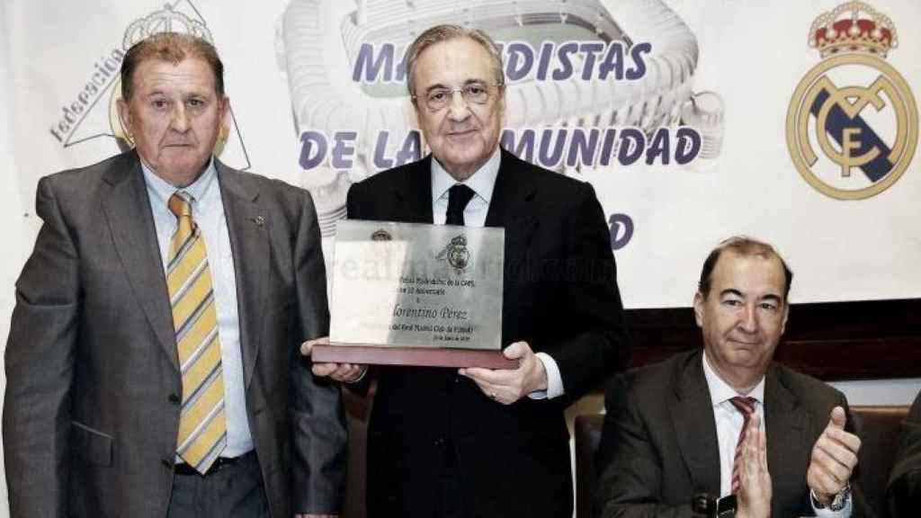 Luis Cáceres, junto a Florentino Pérez y Eduardo Fernández de Blas.