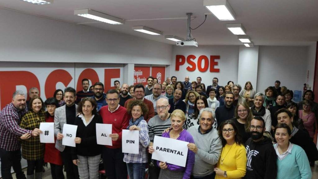El PSOE, de la mano del secretario de los socialistas murcianos, Diego Conesa, se ha opuesto a esta medida.