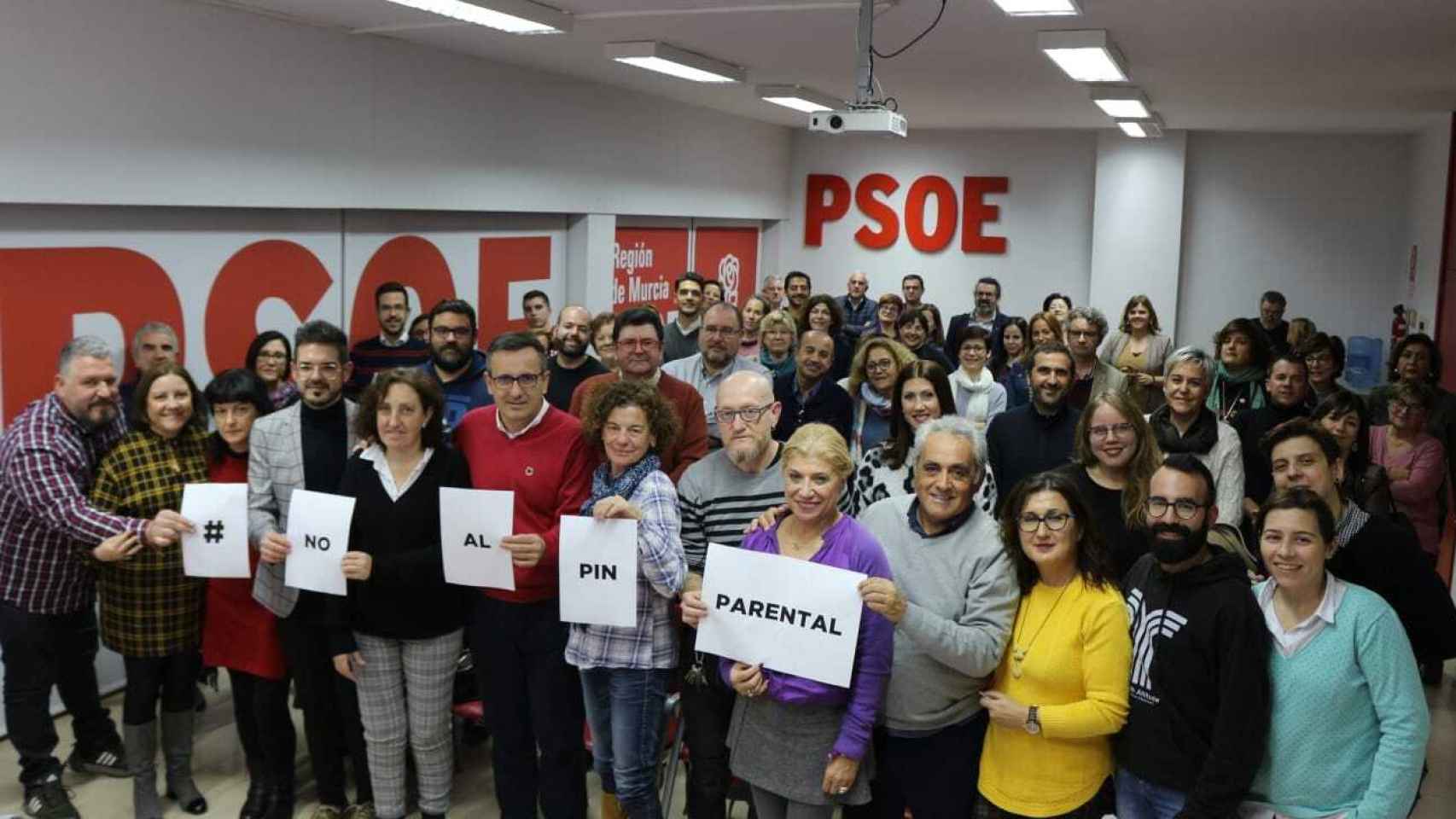 El PSOE, de la mano del secretario de los socialistas murcianos, Diego Conesa, se ha opuesto a esta medida.