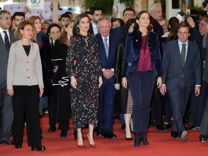 De izquierda a derecha: Meritxell Batet, la reina Letizia, Reyes Maroto y José Luis Martínez-Almeida.