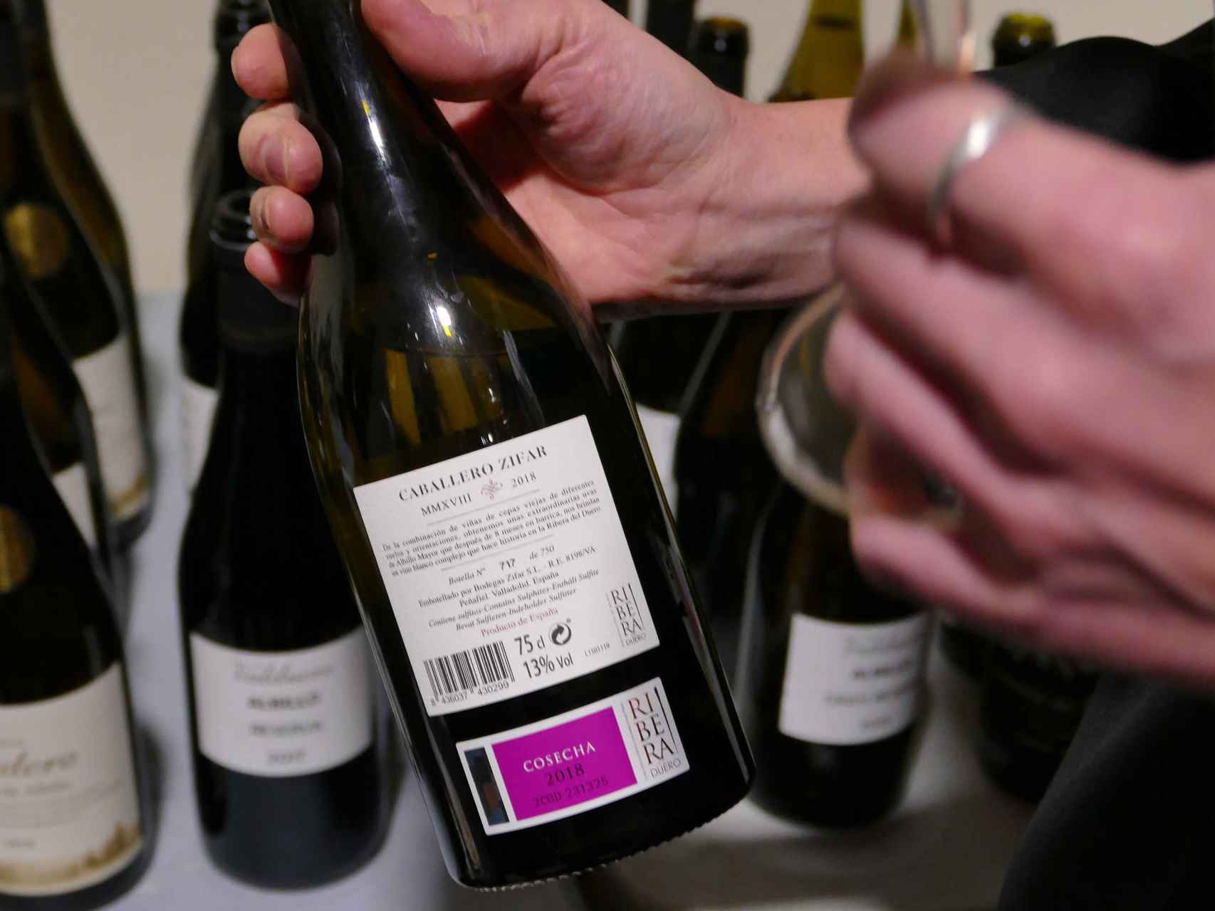La D.O. ha concedido las primeras contraetiquetas destinadas a vinos blancos .