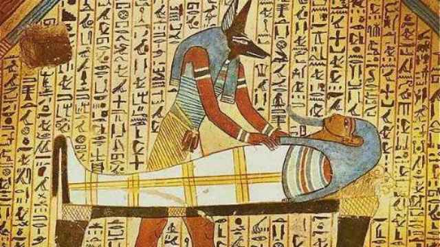 Anubis embalsamando a Osiris