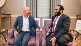 Jeff Bezos junto a Mohammed bin Salman durante su visita a los EE UU en marzo de 2018.