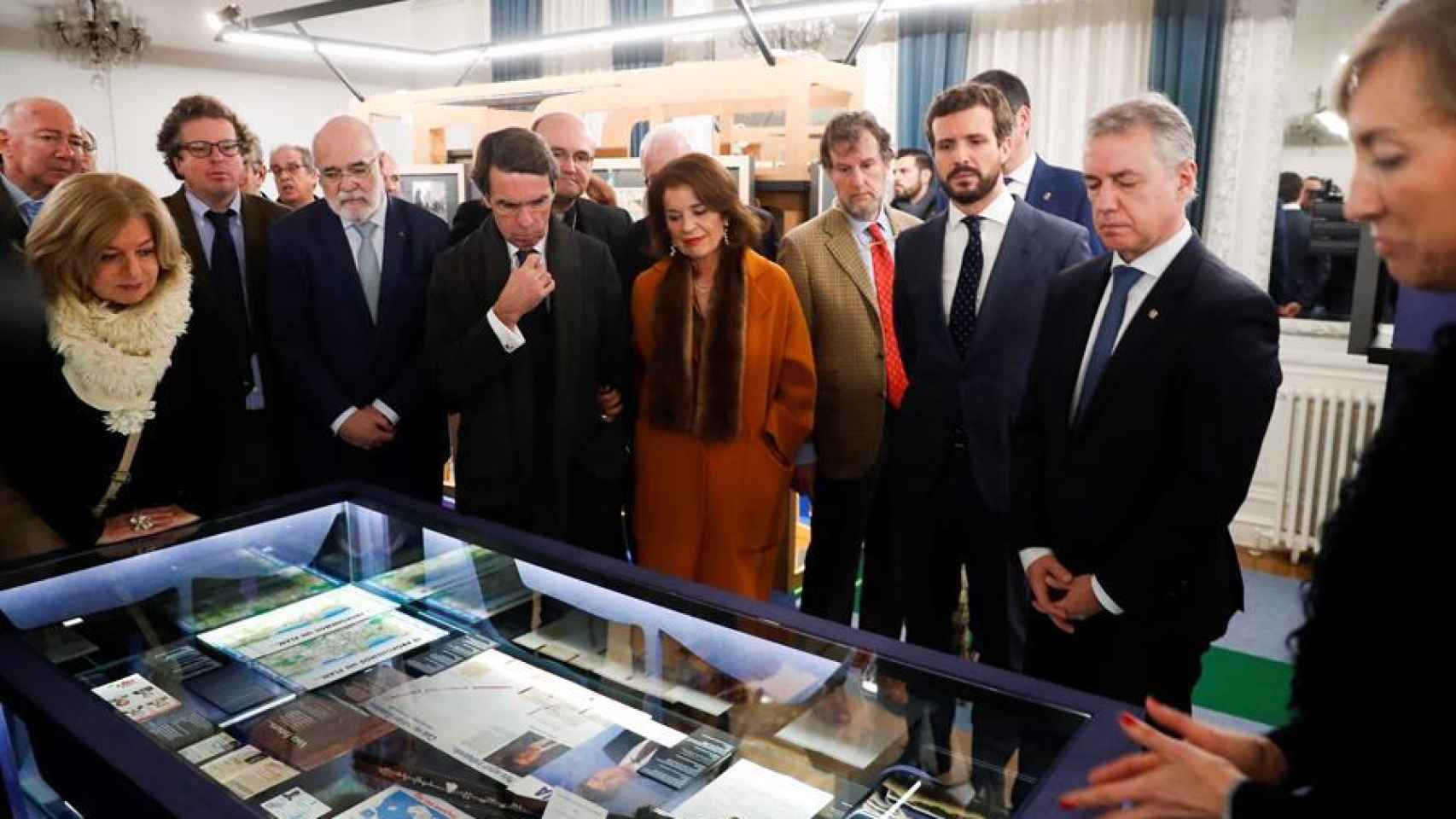 Aznar, Botella Casado y Urkullu en la inauguración de la exposición 'Gregorio Ordóñez. La vida posible'.