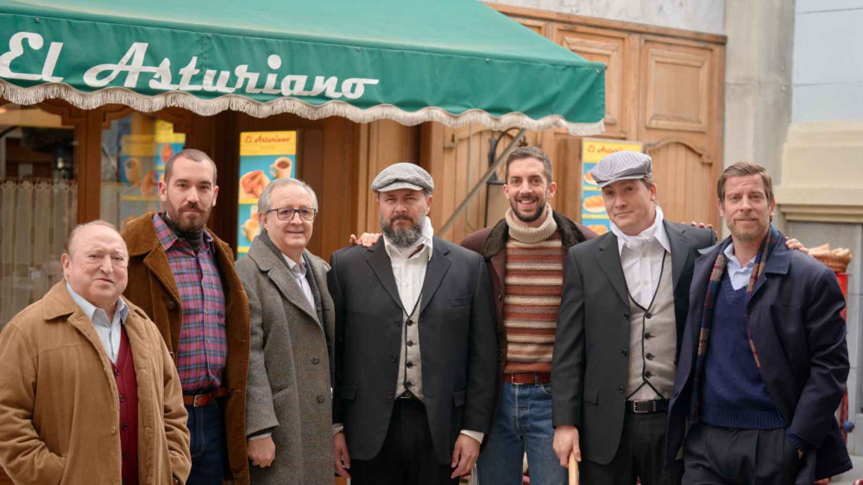 El equipo de 'La Resistencia' junto a actores de 'Amar es para siempre' (Antena 3)