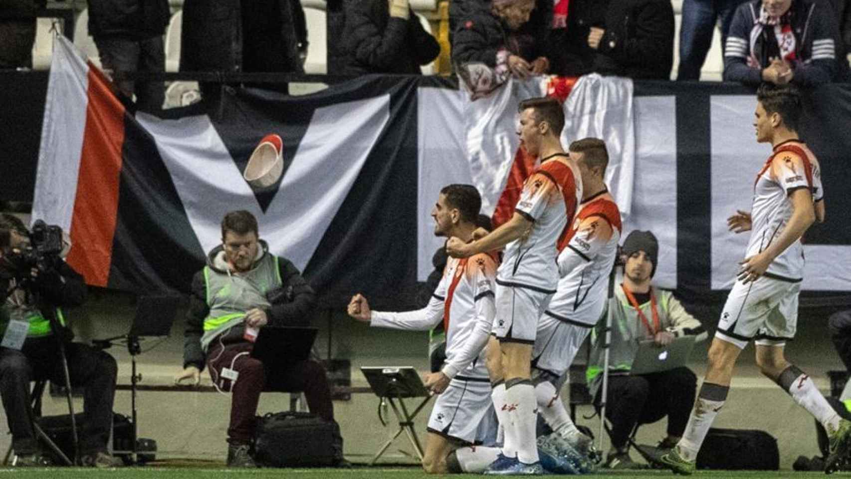 Los jugadores del Rayo Vallecano celebran un gol ante el Betis en la Copa del Rey