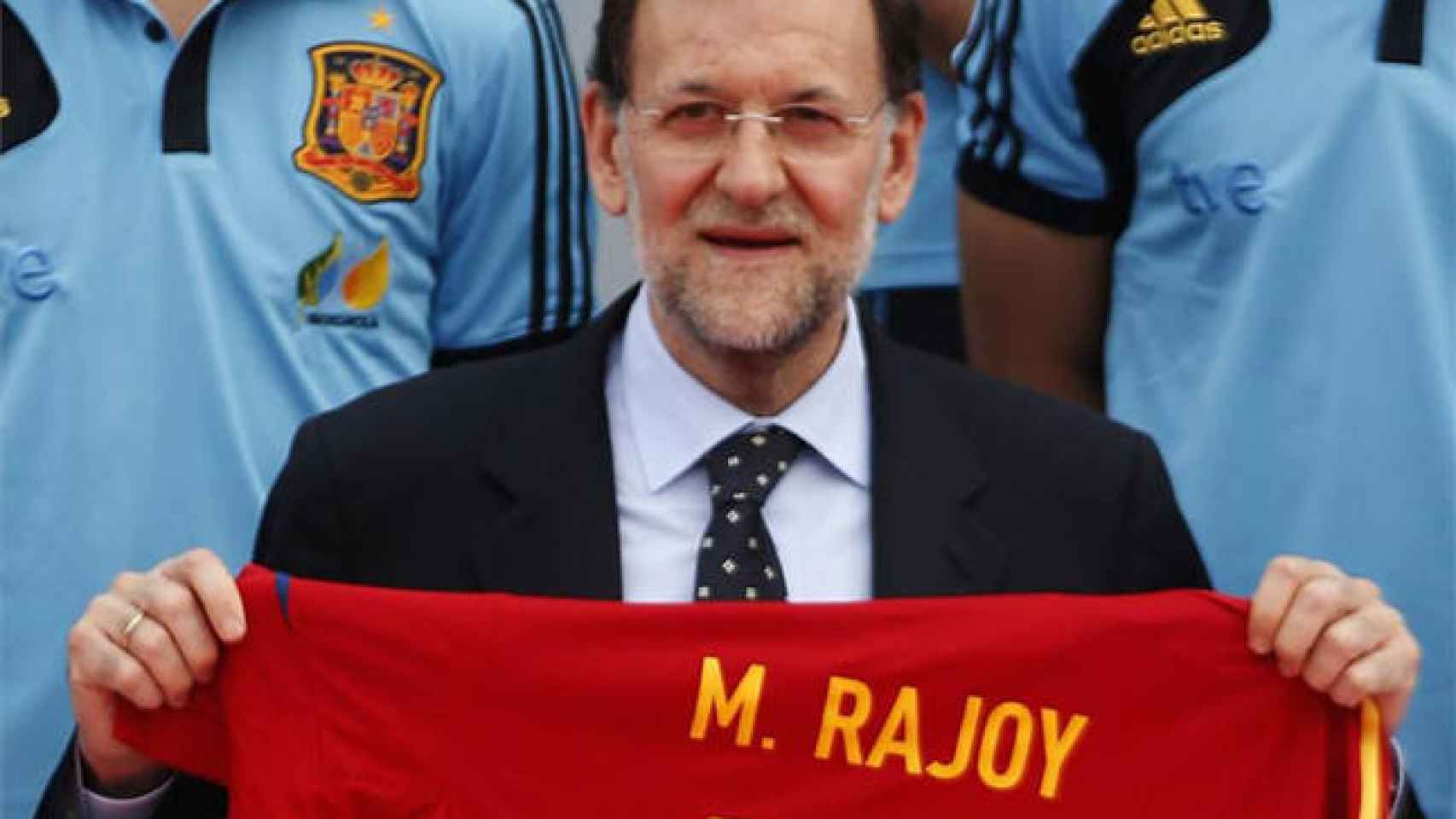 Mariano Rajoy con la camiseta de la Selección