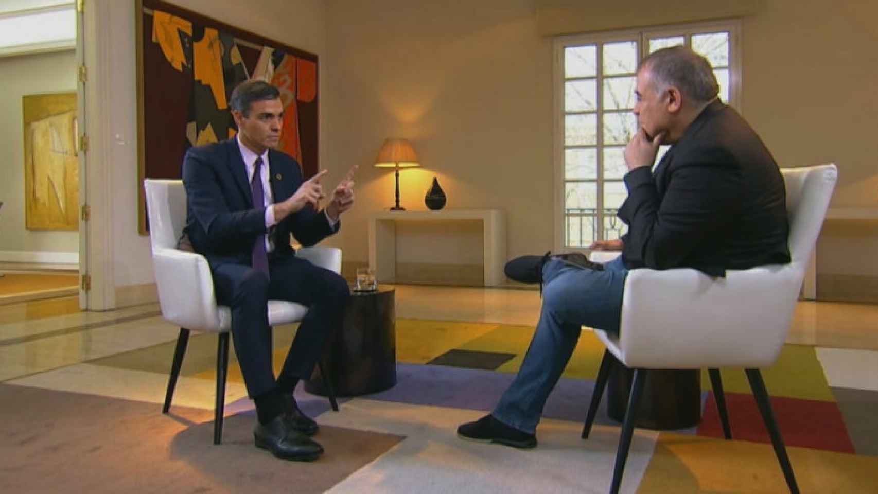 El presidente del Gobierno, Pedro Sánchez, y el periodista Antonio García Ferreras en un momento de la entrevista.