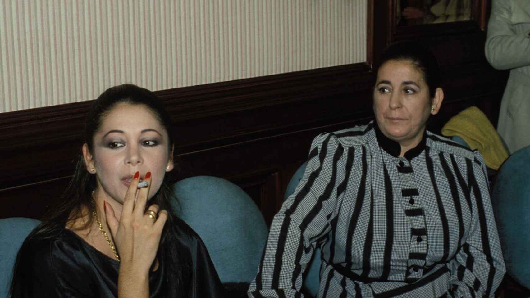 Isabel Pantoja y su madre, en una imagen de archivo.