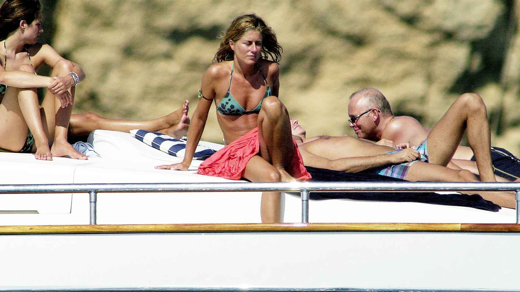 Marta Chávarri a bordo de un barco durante unas vacaciones en Ibiza en el año 2001.