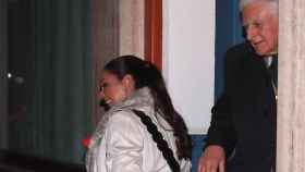 Isabel Pantoja saliendo con Paolo Vasile del restaurante.