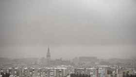 Vista general de Sevilla con el temporal de fuertes lluvías previstas para hoy. EFe/ Raúl Caro.