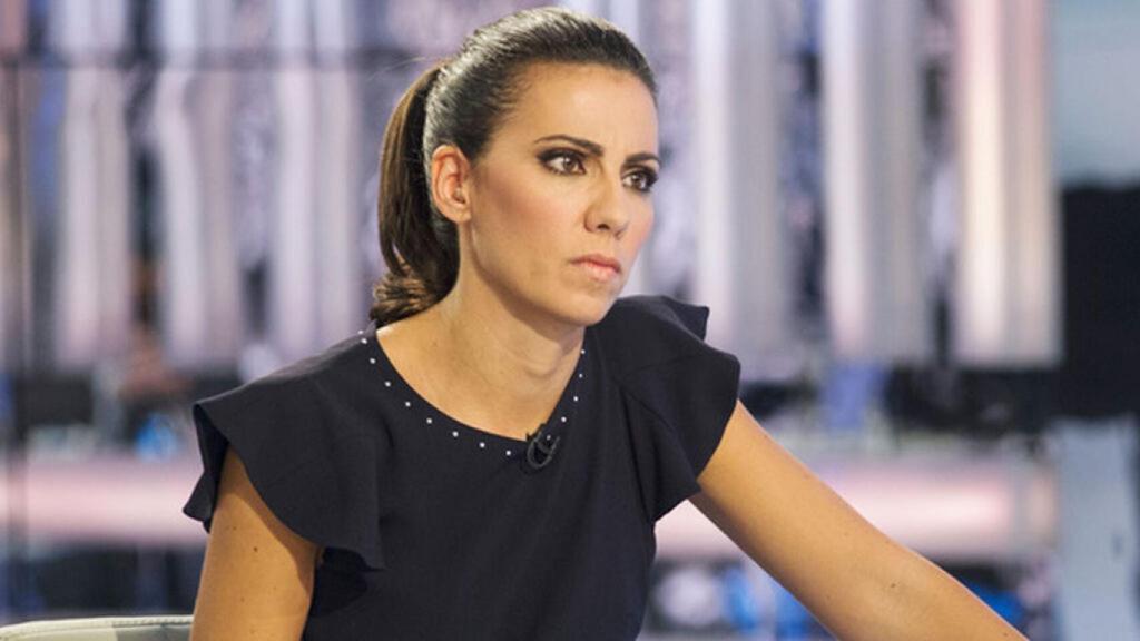 La periodista Ana Pastor ha sido asociada con la conspiración