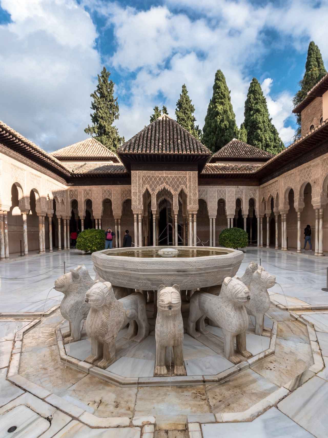 El famoso Patio de los Leones de la Alhambra.